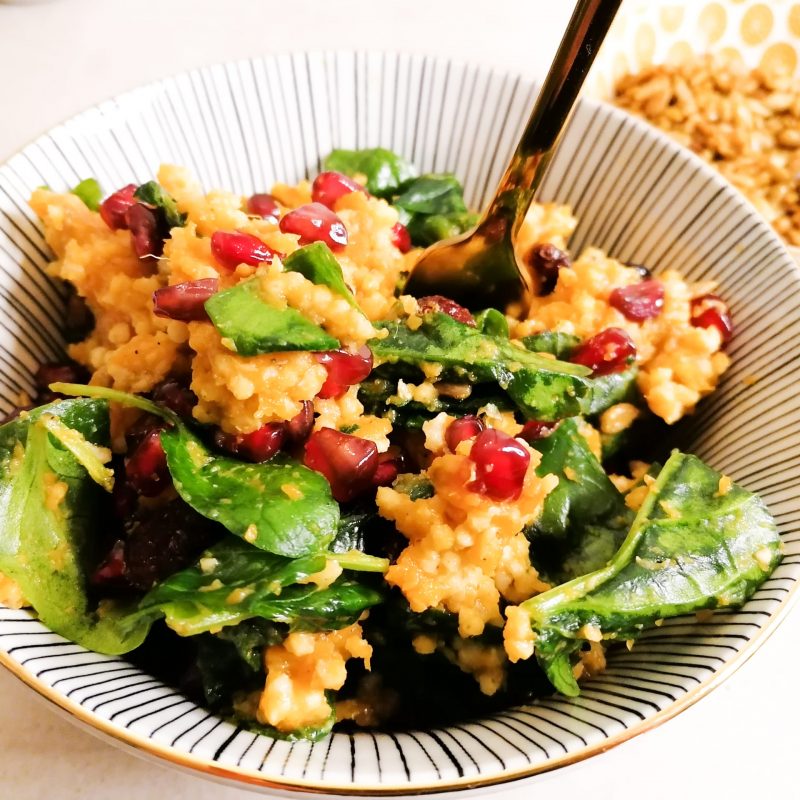 Bunter Wohlfühl-Hirsesalat mit Crunchy Curry Sonnenblumenkernen