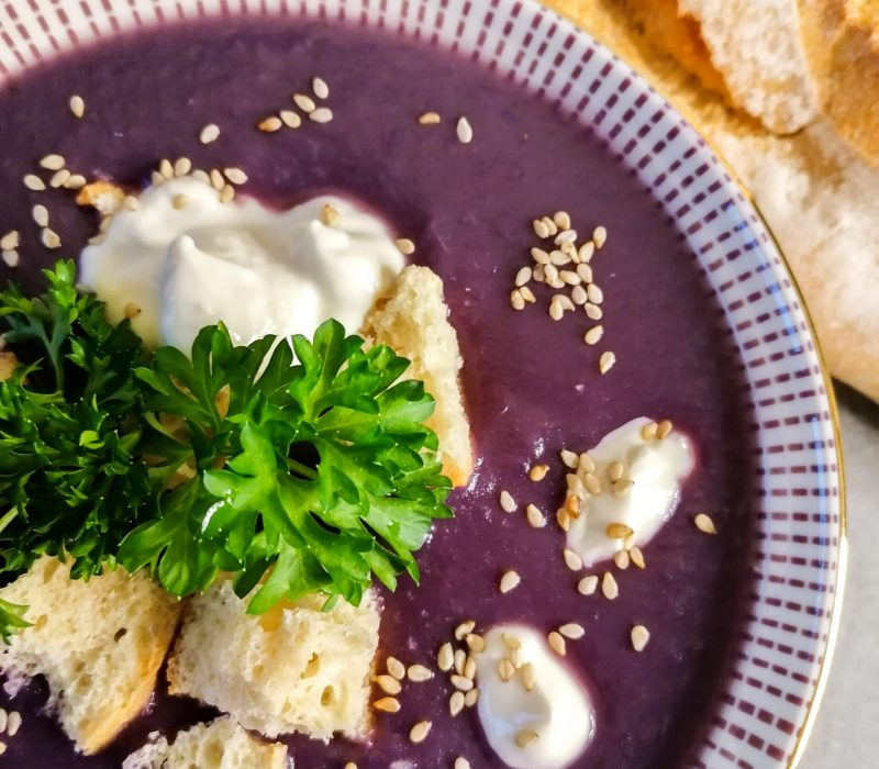 Lila Kartoffel- Rotkohl Suppe