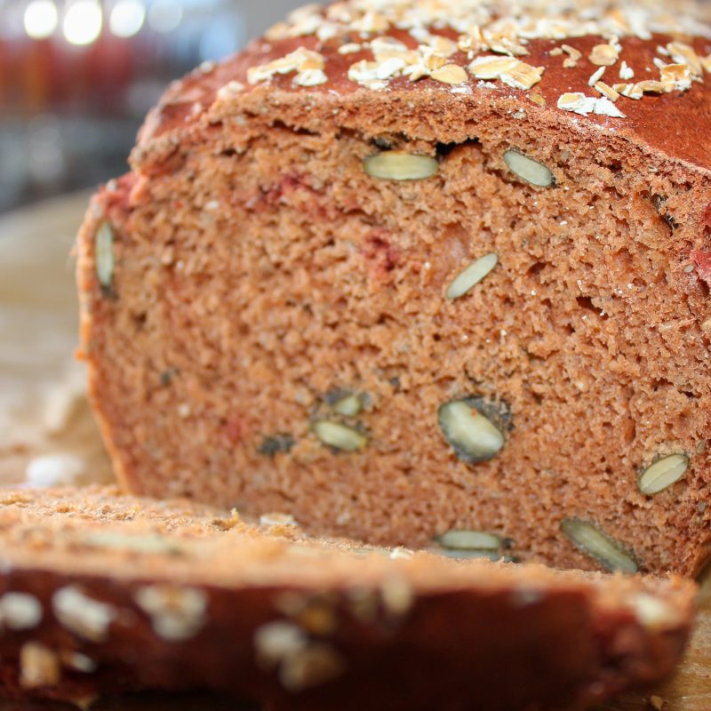 Rote Beete Dinkel- Brot mit Kürbis